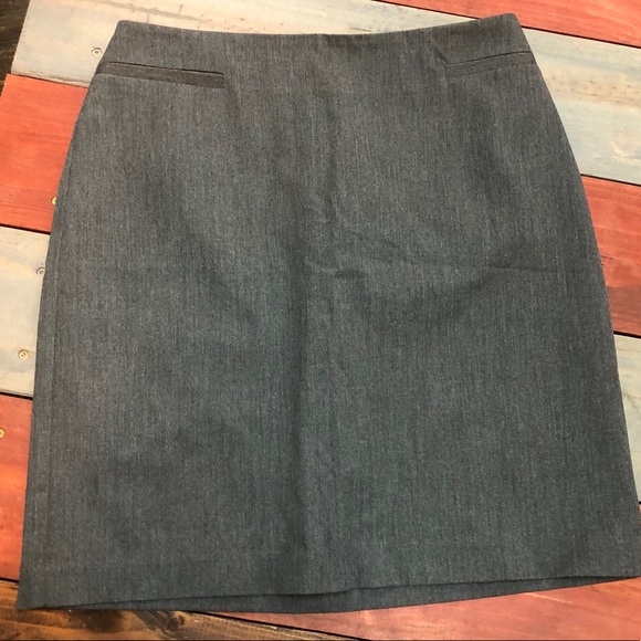 The Limited Dresses & Skirts - 🎉3/$20 The Limited Grey Skirt Size 10
